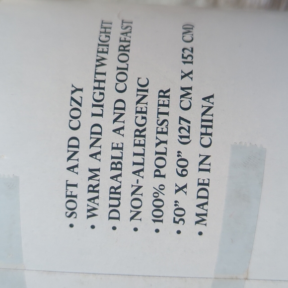 Fleece throw set, new with tags! - Picture 4 of 4